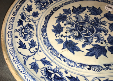 A Vietnamese Annamese blue and white lotus scroll dish, 16th C.